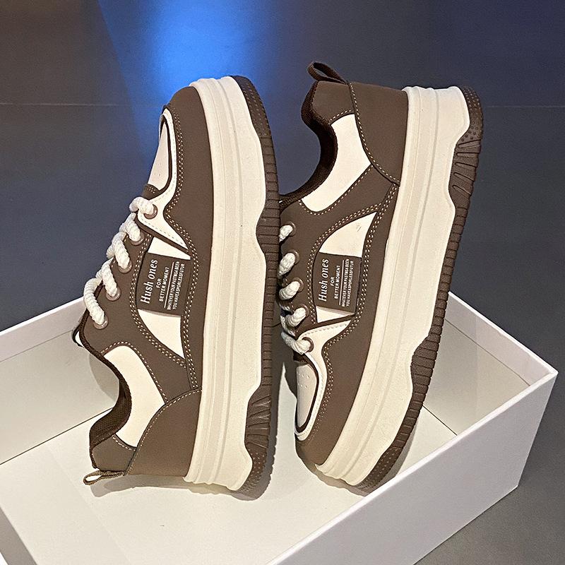 Little white shoes women's 2025 new popular autumn and winter Internet celebrities super fire velvet sports and leisure board shoes women's platform