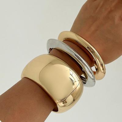 Set di bracciali in metallo irregolari audaci europei e americani