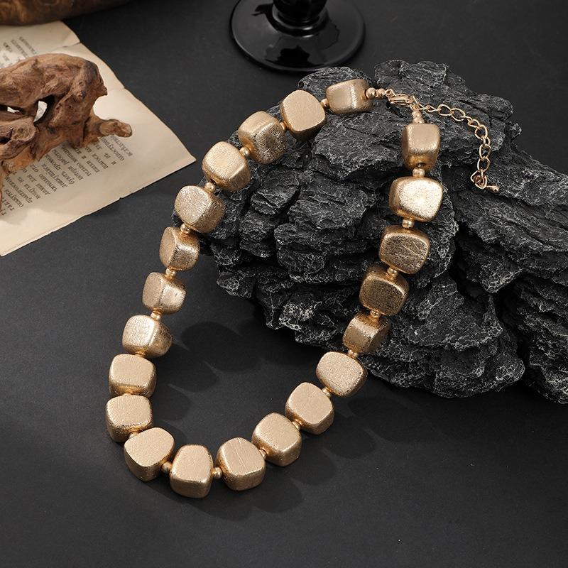 Stylish and simple style women s short necklace square three-dimensional geometric metal collarbone chain