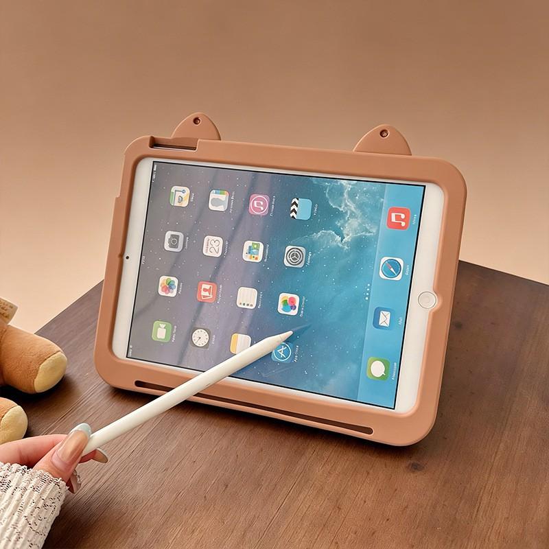 Soft Silicone IPad Case 10.2 9th Gen Air 3 4 5 6 Pro 11 Cartoon KT Cat Beach Design With 360 Rotating Stand Pen Slot