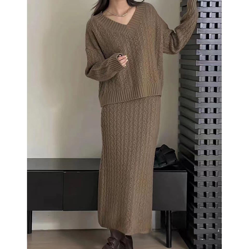 Twist Pattern Two-piece Sweater Women's Autumn and Winter Lazy Wind Loose Skirt + V-neck Knitted Sweater Set