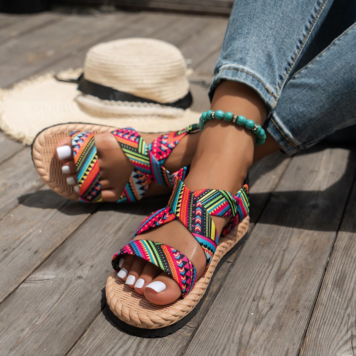 

Сандалии женские 2025 весна и лето новые плоские студенческие римские туфли пляжные сандалии кроссовки большого размера женская обувь мода 43