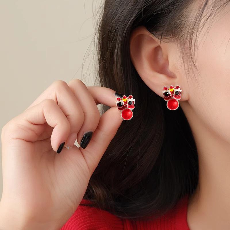 New autumn and winter wind lion dance stud earrings suitable for Chinese New Year earrings Spring Festival red New Year earrings women