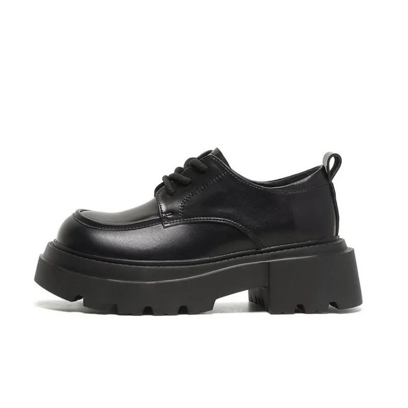 Mode Brittisk Stil Tjocksulade Nya Höst och Vinter Mångsidiga Mode Svarta Trend Enskor Svampkaka Loafers för Kvinnor
