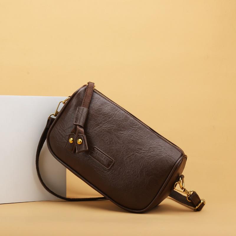 Găluștele vin într-o pungă tip pernă cu o singură baretă, o geantă crossbody chic și simplă, în stil francez, luxoasă.