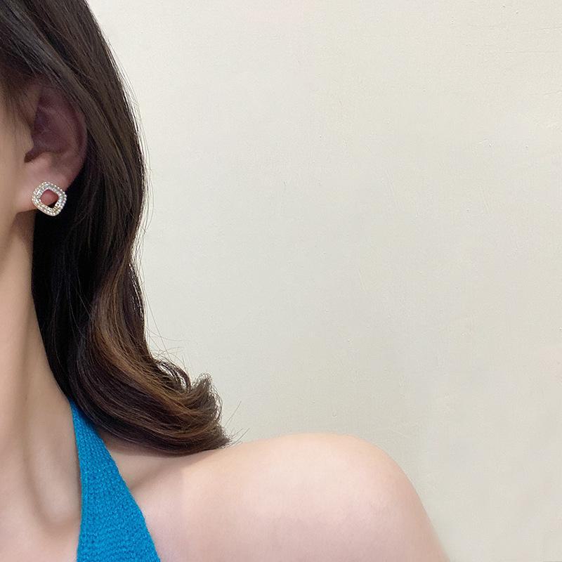 Geometric Fashion Diamond Pearl Earrings: S925 Silver Needle, Trendy & Elegant Design for Women