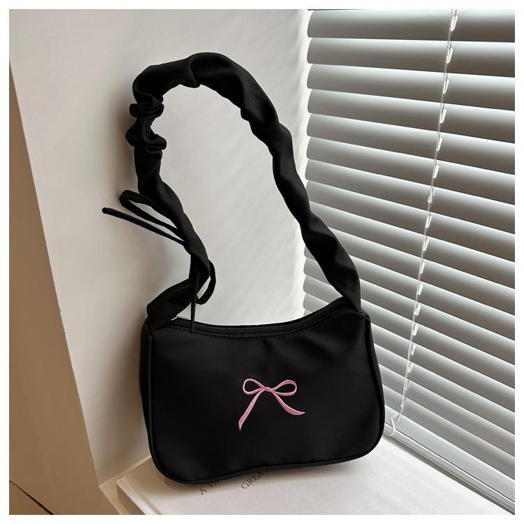 

2025 French niche design single shoulder underarm bag women s new niche design foreign style pleated messenger bag women s bag