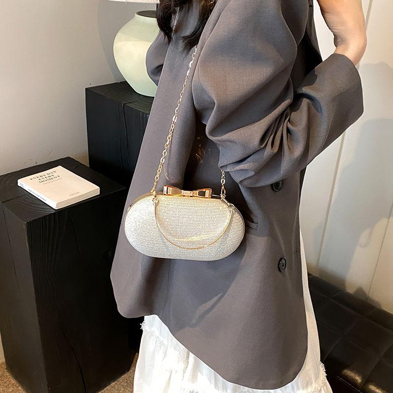 Simple New Spring Handheld Dinner Bag for Women's Beautiful New Fashionable and Personalized Niche One-shoulder Crossbody Bag