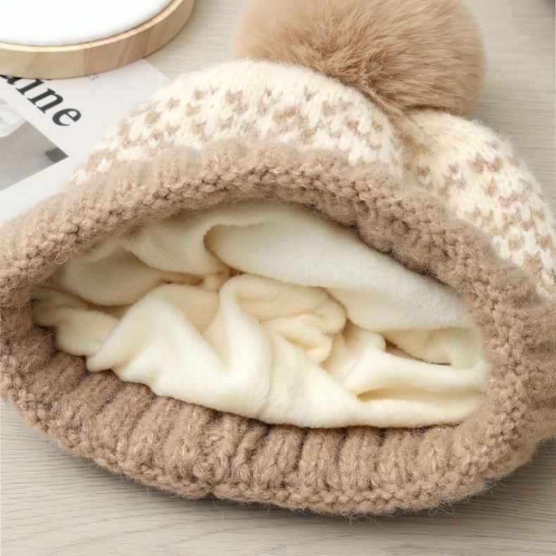 Women's Fashion Velvet Thermal Hat Women's Autumn and Winter Cute Hairball Cold Warm Christmas Hat Casual Wool Hat