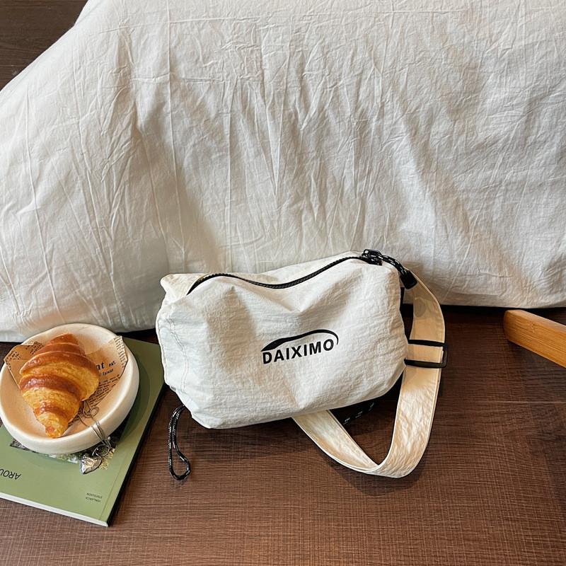 City Fun Wild Duffle Bag With Nylon Material For Daily Use