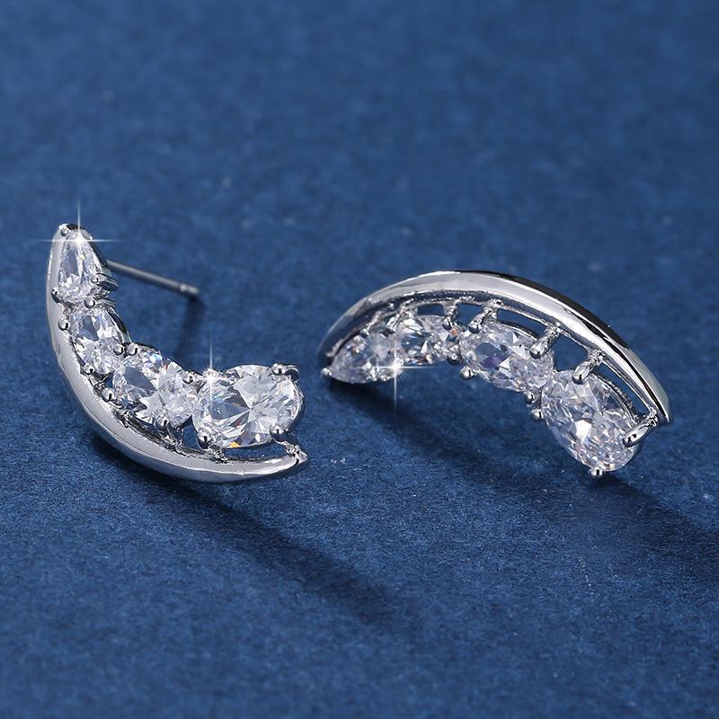 European and American Geometric Rhinestone Stud Earrings - Elegant, Sexy, Personalized Copper Jewelry for Women. платиновый