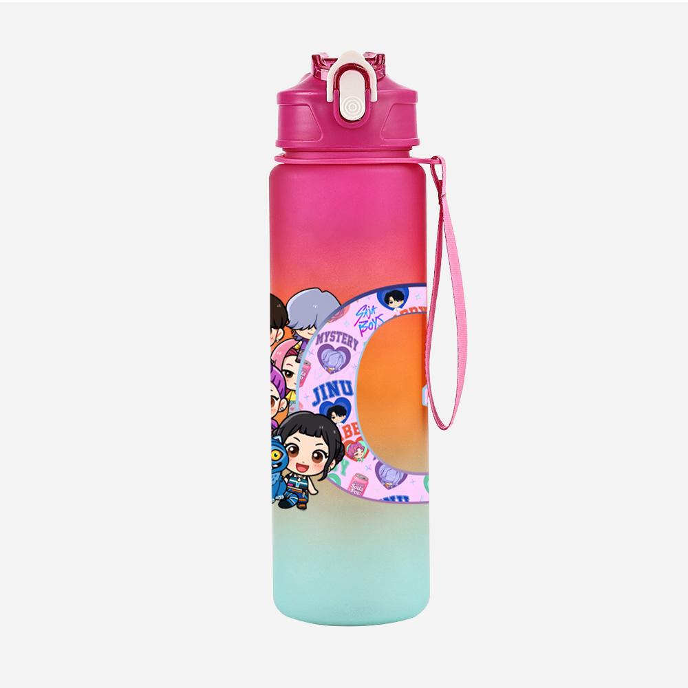 26 Lettere Inglesi K-Pop Demon Hunters Stampato 750ml Borraccia Grande Capacità Tazza da Bere Portatile Sport all'Aperto Tazza da Acqua Regalo per Bambini