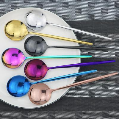 Posate in acciaio inossidabile Cucchiaio colorato Manico lungo Cucchiaio di ghiaccio Cucchiaio da tavola Cucchiaio da cucina per la casa Trasporto di goccia