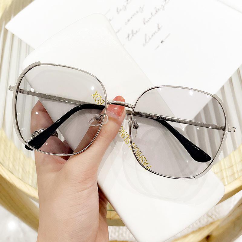 Gradient Sunglasses Women Fashion Oversized Square Sun Glasses Female Vintage Anti Glare Shade Eyewear For Driving Hiking Uv400