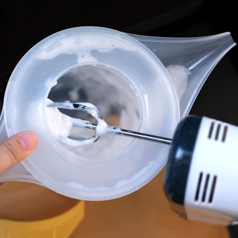 Plastic Measuring Pitcher Pour Cup with Splashs Cover Measuring Mixing Cup for Kitchen Baking Landscaping Watering