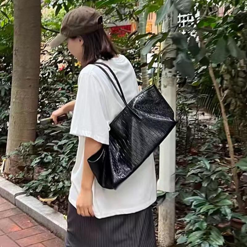 Yogodlns New Korean Trendy Y2K Black Shoulder Bag Crocodile Grain Pattern PU Leather Tote Bag Large Capacity Commute Travel Daily Handbag