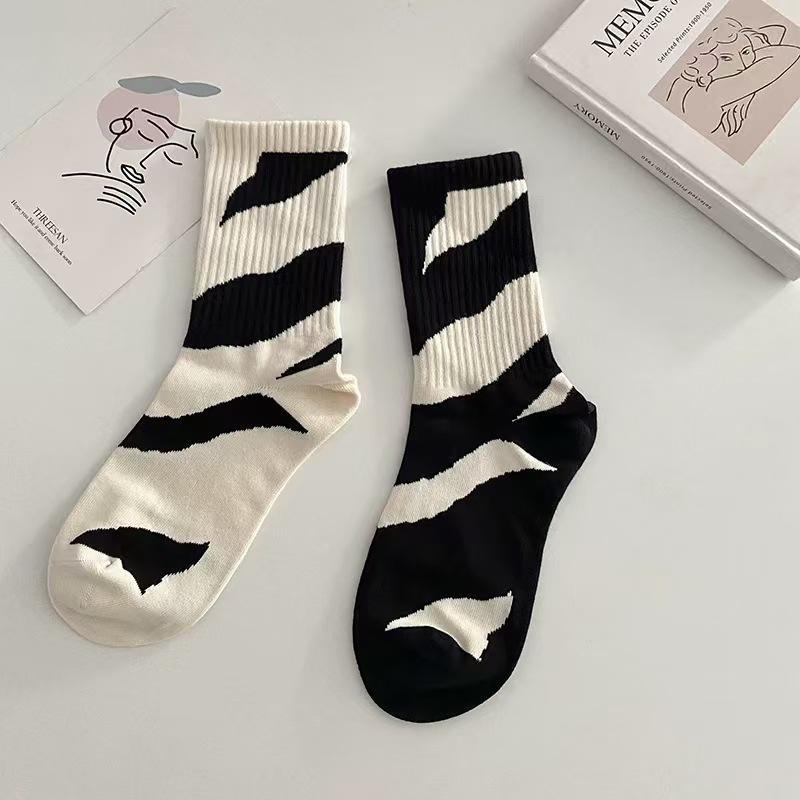 Autumn and Winter Trendy Socks, Personalized AB Student Couple Sports Socks, Asymmetrical Long Socks for Men and Women