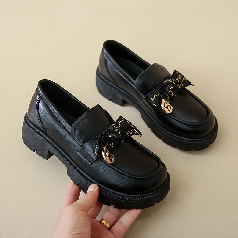 Women's Autumn New Women's Small Leather Shoes Are Trendy