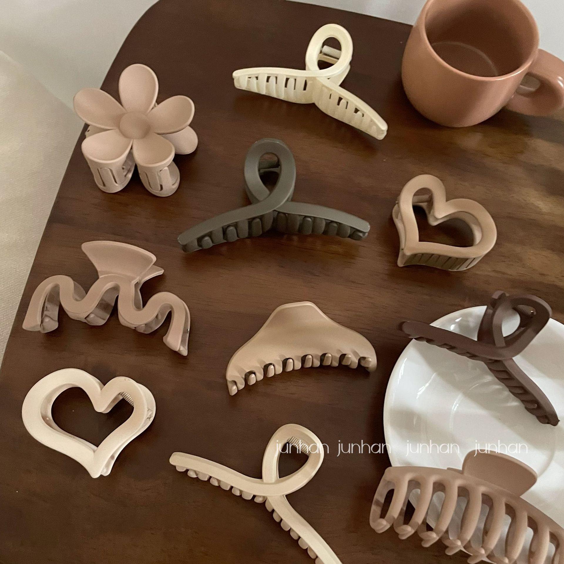 

Matte Large Claw Hairpin for Women - Elegant Back-of-Head Shark Clip