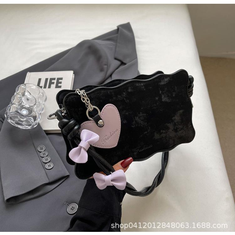 

Ballet style bow armpit small bag women 2025 new fashion velvet shoulder bag Internet celebrity super fire shoulder bag чёрный
