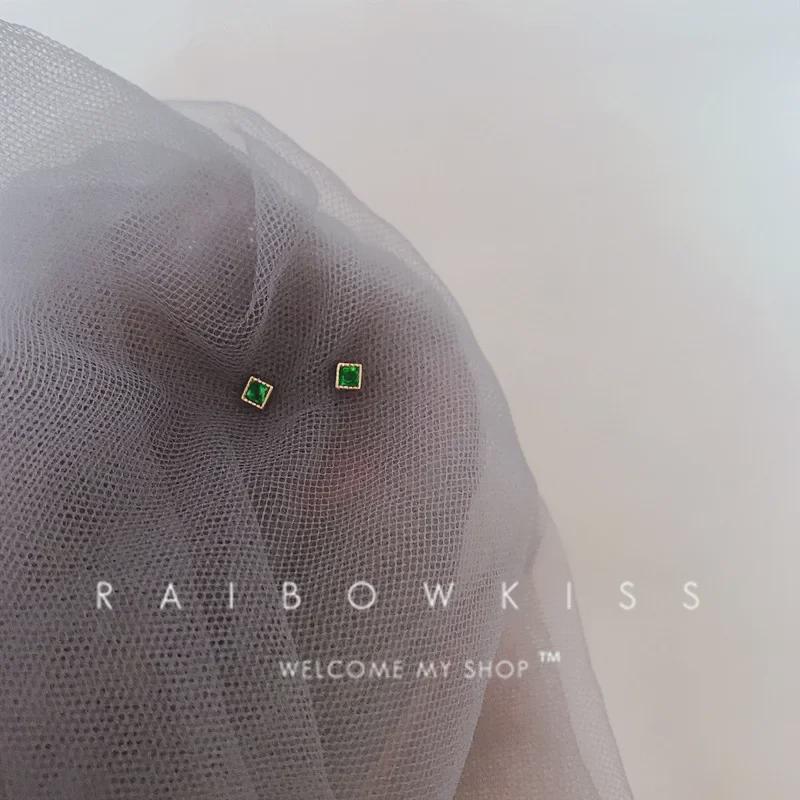 Petites Boucles d'Oreilles Puces Vertes avec Aiguille en Argent 925 pour Hommes & Femmes