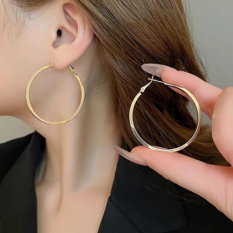 Gold Ring Earrings Women's Ear Buckles Light Luxury High-end Earrings Autumn and Winter Ring Earrings