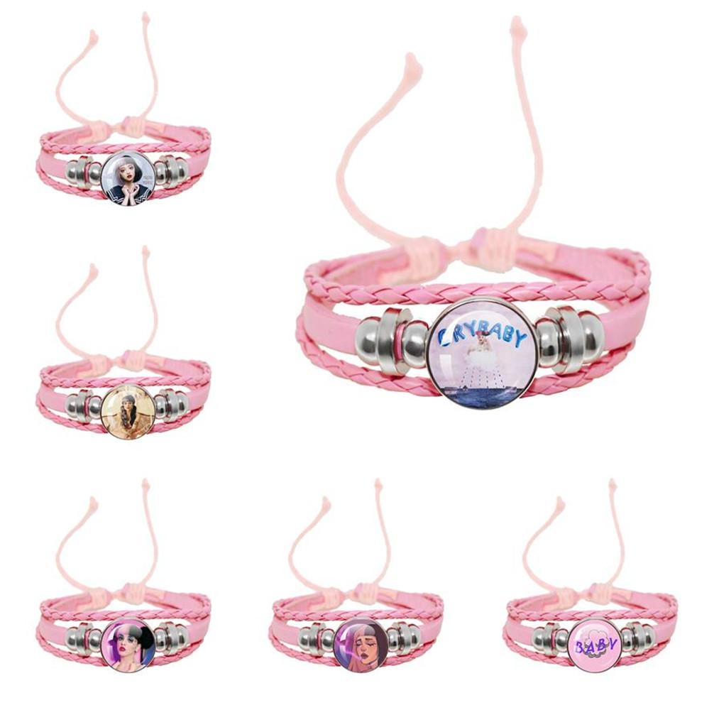 Melanie Martinez Crybaby Braccialetto in Pelle Rosa Cabochon in Vetro Modello Copertina Album Pop Music Braccialetto in Pelle Gioiello Regalo per Fan