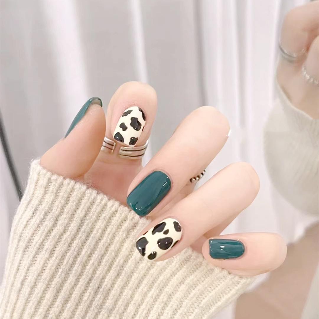 

Randy Cow Print Wearable Manicure Nail Stickers - Sweet and Cool False Nails
