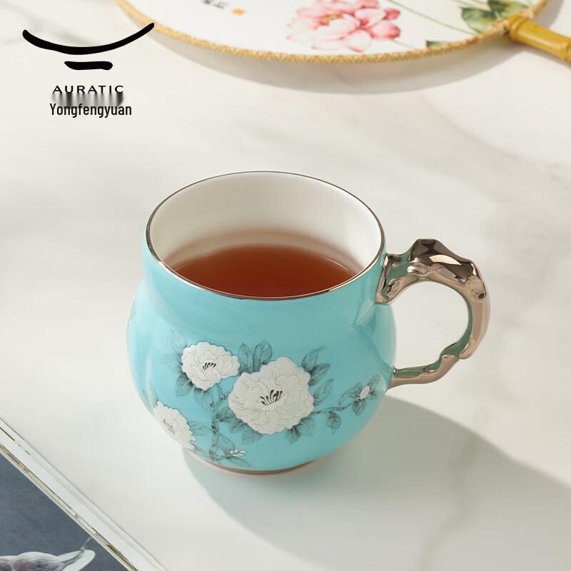 Yongfengyuan Lady's Porcelain Hand-painted Blue Serenity Mug