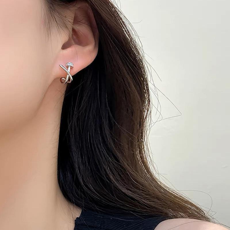 Cross Nails Premium Ear Clips No Ear Piercings Temperament Celebrity Earrings Personality Niche Fashion Design Earrings Women