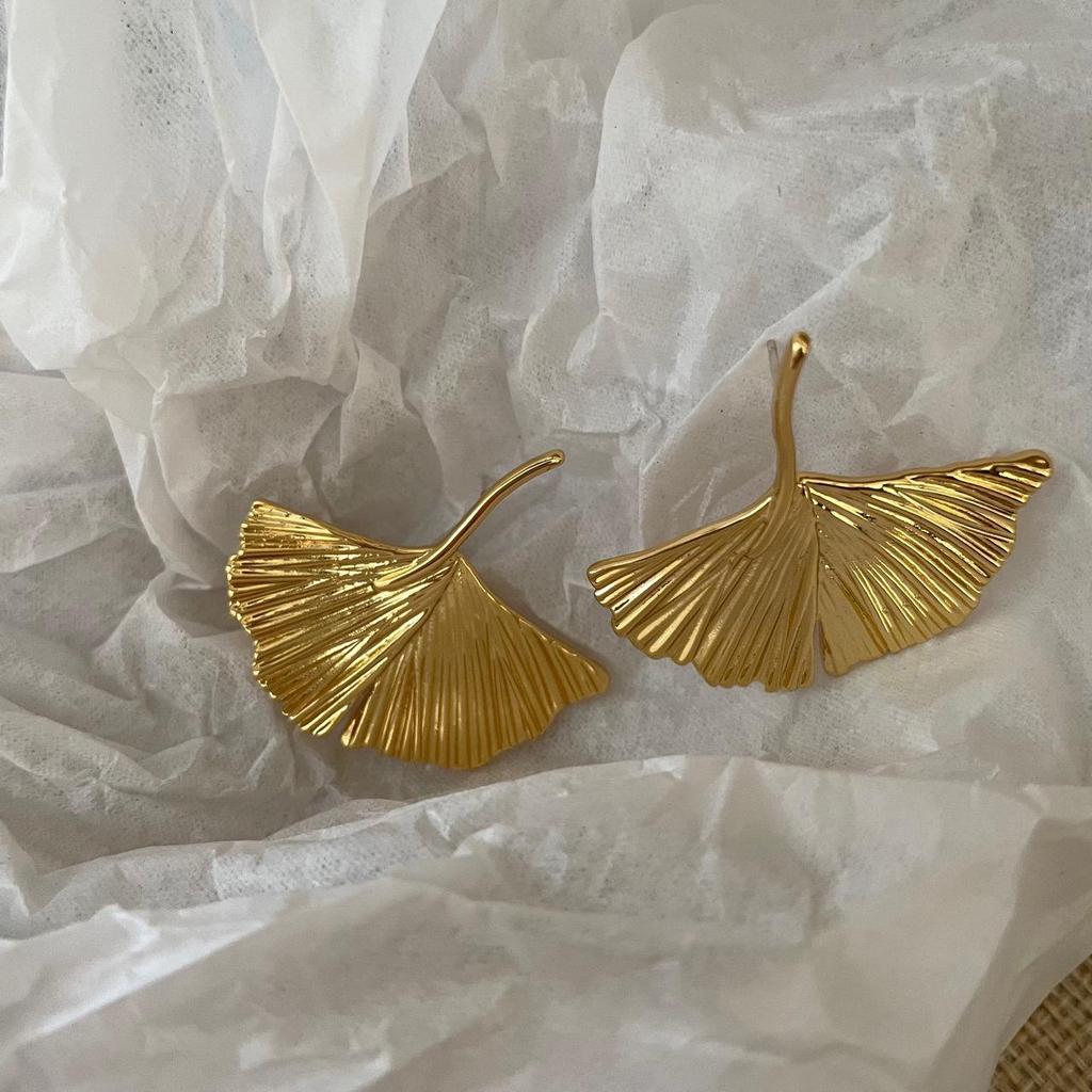 European Retro Ginkgo Leaf Stud Earrings: High-End, Fan-Shaped, Versatile, Exquisite Ear Jewelry