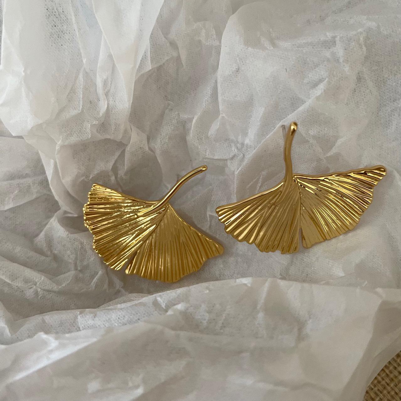 European Retro Ginkgo Leaf Stud Earrings: High-End, Fan-Shaped, Versatile, Exquisite Ear Jewelry