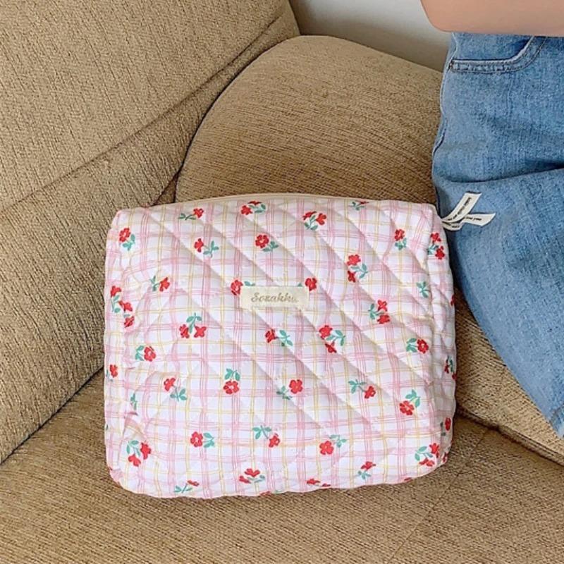 Quilted Cott Ladies Travel Storage Bag Retro Cherry Women's Cosmetic Bags Cute Design Girls Pencil Case Makeup Bag Handbags