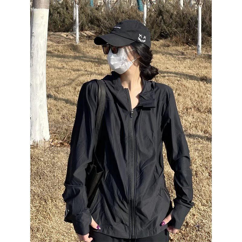 

Женский кардиган из черного ледяного шелка для защиты от солнца - Лето 2025, Дышащий, Универсальный, Тонкая рубашка/куртка с солнцезащитным эффектом. чёрный