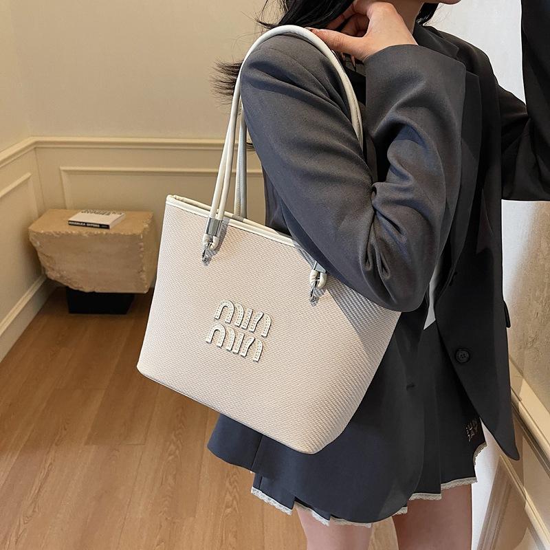 Large-capacity casual bag women's new fashionable and simple shoulder underarm bag niche commuter tote bag