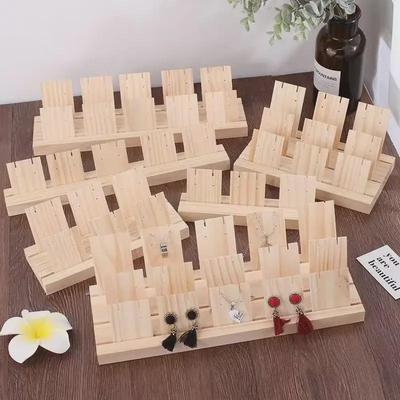 Präsentationsständer aus Holz für Ohrringe und Halsketten