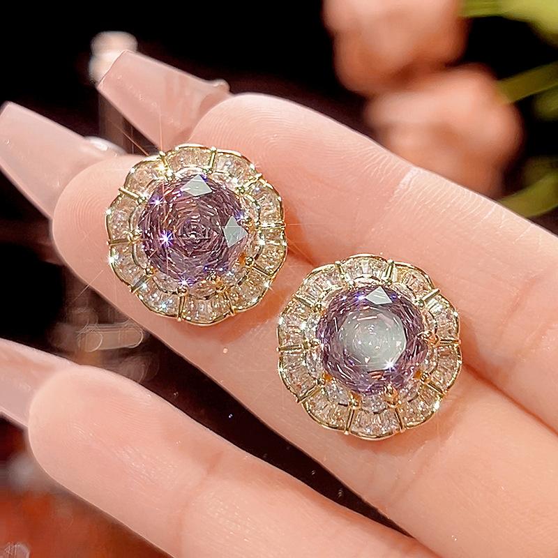 

Ювелирные изделия Медное основание Позолоченное Огранка «роза» Золото Ретро Матовое Легкая роскошь Костюм Женский 16-14М