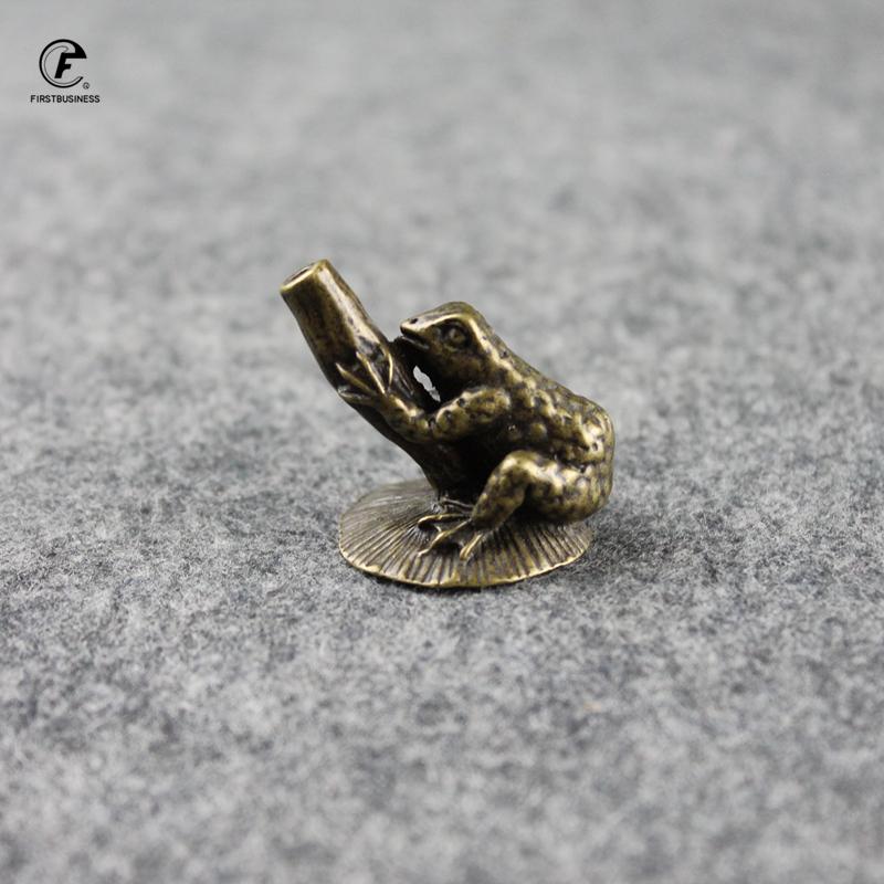 Style Copper Frog Incense Burner Antique Brass Animal Figurines Incense Holder Base Tea Pet Desk Decoration Home Decor Ornament