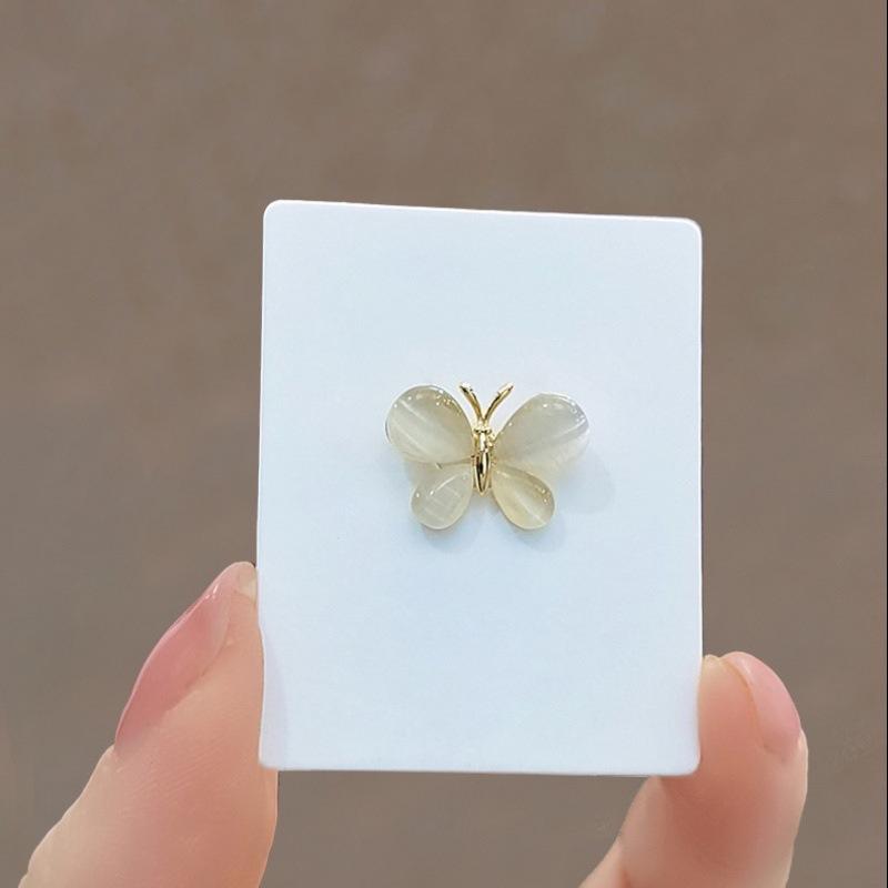 Korean Simple Mini Cat's Eye Stone Butterfly Collar Pin - Invisible Leak-Proof Brooch for Women