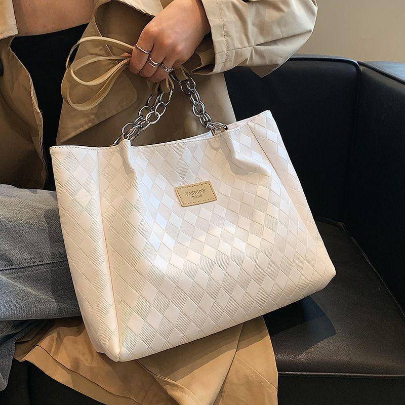 Wholesale large-capacity bags, women's versatile 2025 new high-end textured shoulder bags, popular commuter tote bags this year