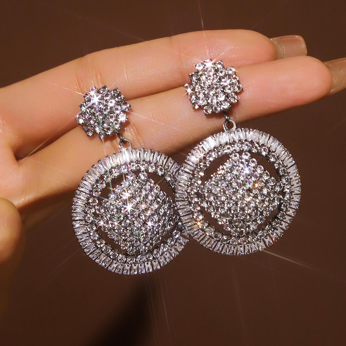 

2PC Luxury Elegance Exquisite Copper Zircon Dynamic Disc Flower Earrings Suitable for Women s Date, Party, Festival Gifts WHITE