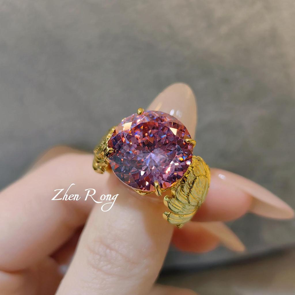 Retro Italian Feather Ring: Luxurious Court Style with Large Carat Bird's Nest Color Gemstone