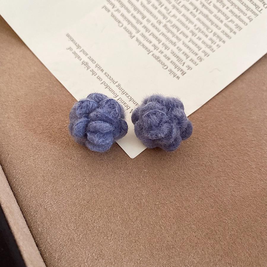 Silver Needle Wool Flower Stud Earrings - Bohemian High-End Fashion for Autumn/Winter