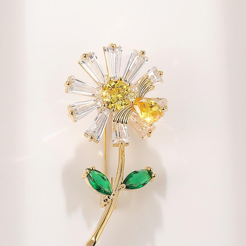 Bo Xin Yun Luxury Cubic Zirconia Daisy Brooch - Trendy, Versatile Lapel Pin for Women's Clothing