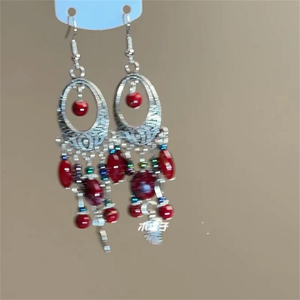 Exotic high-end fringed earrings, niche retro ethnic style earrings, French heavy industry bohemian earrings.