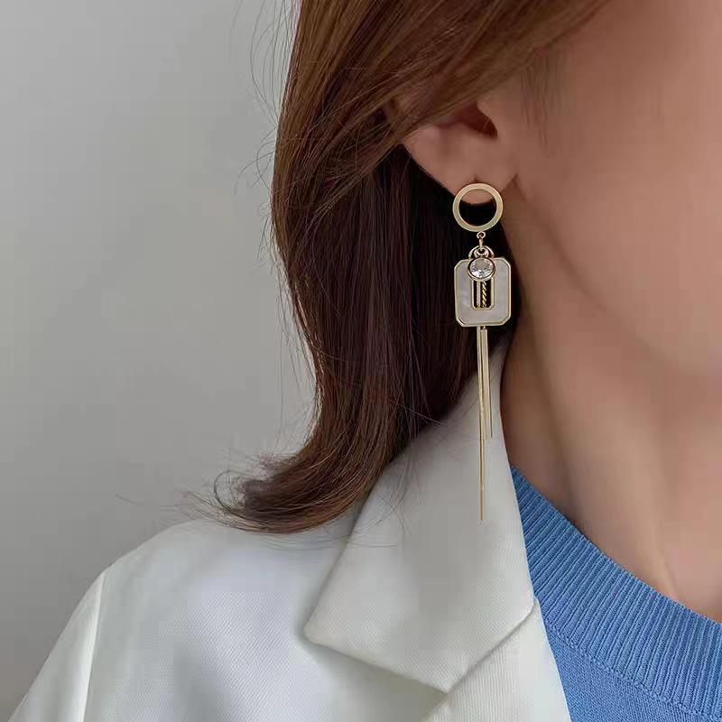 S925 Silbernadel Asymmetrische Koreanische Quastenohrringe für Damen - Trendiges AB-Design