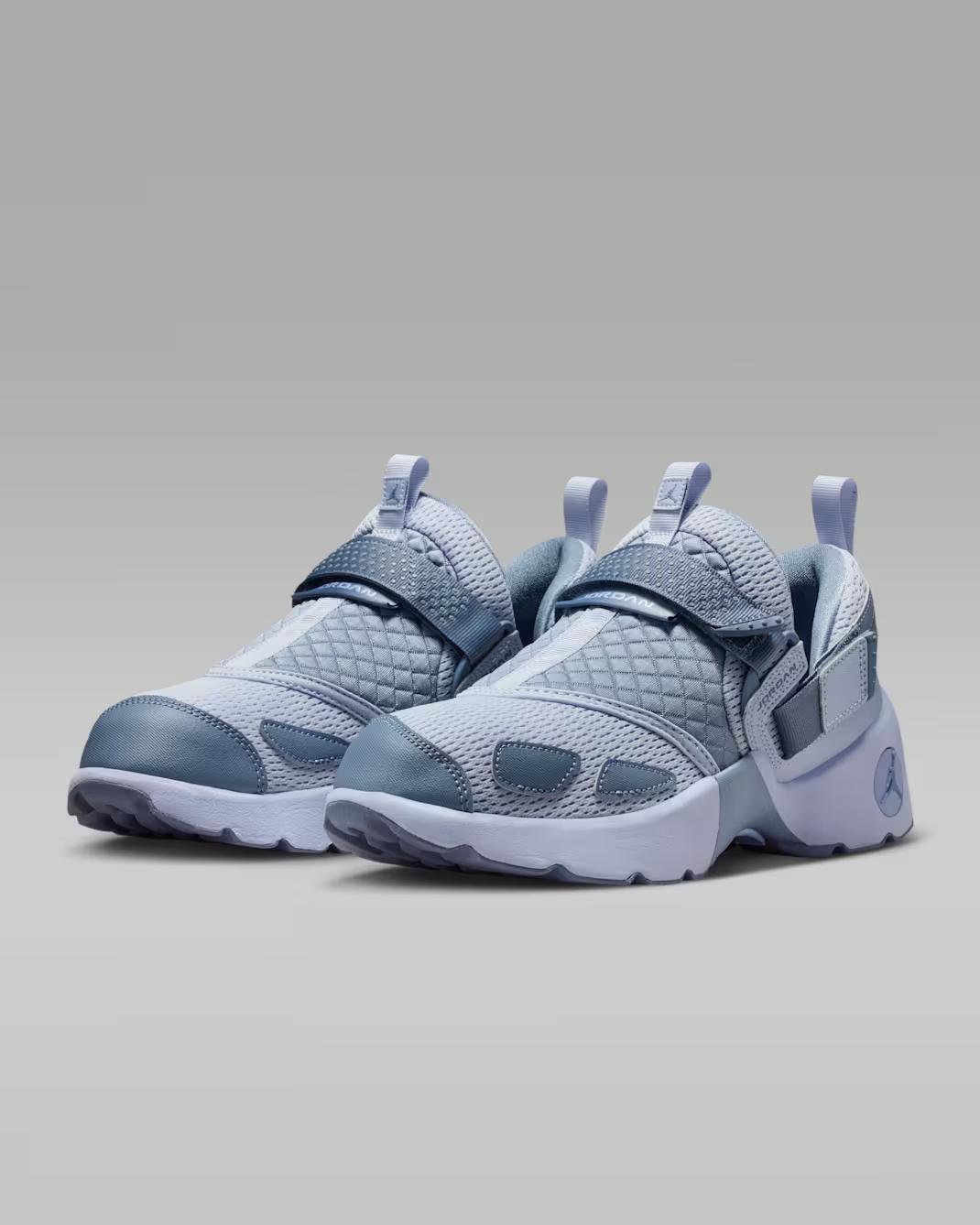 HQ2164-010 Nike Jordan Trunner LX Призрачный Отражающий Серебристый Пепельно-Серый (Женский) 5.5W
