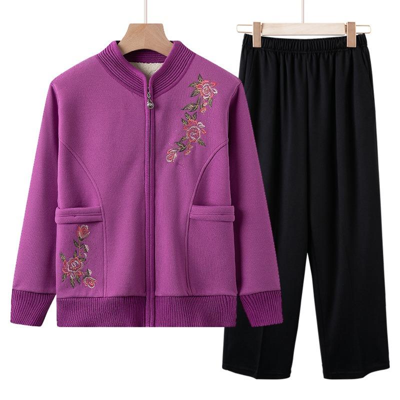 Mid-mother clothing autumn and winter velvet knitted jacket for women, middle-aged and elderly women, grandmother, zipper cardigan sweater, new models