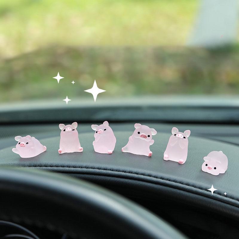 6 stücke Nette Leuchtende Harz Rosa Schwein Puppe Ornament Auto Center Konsole Innen DIY Rückspiegel Dekor Hause Mini Schreibtisch