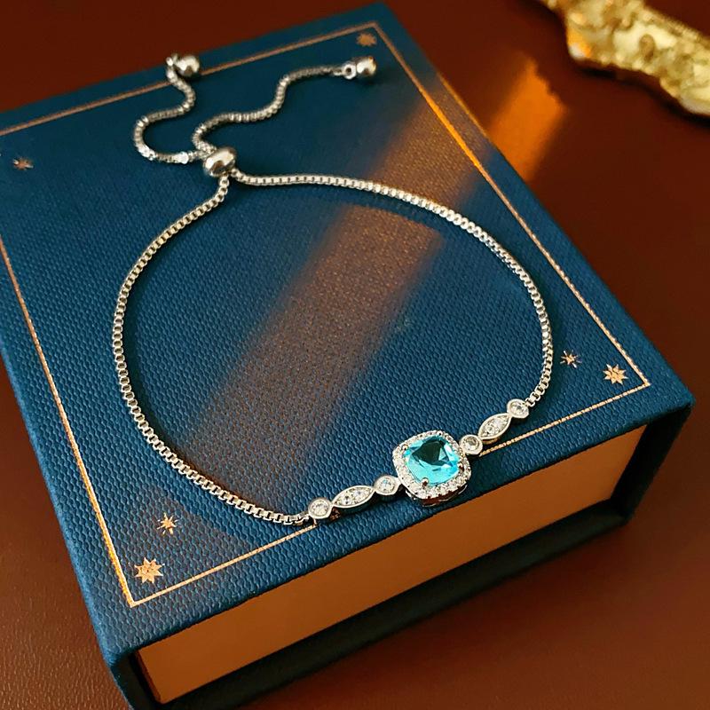 2025 Neues quadratisches Zirkonia-Armband: Elegante Luxus-Handkette für Damen